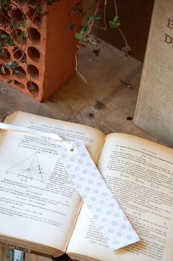 Marque-page 'Abanico' lilas blanc